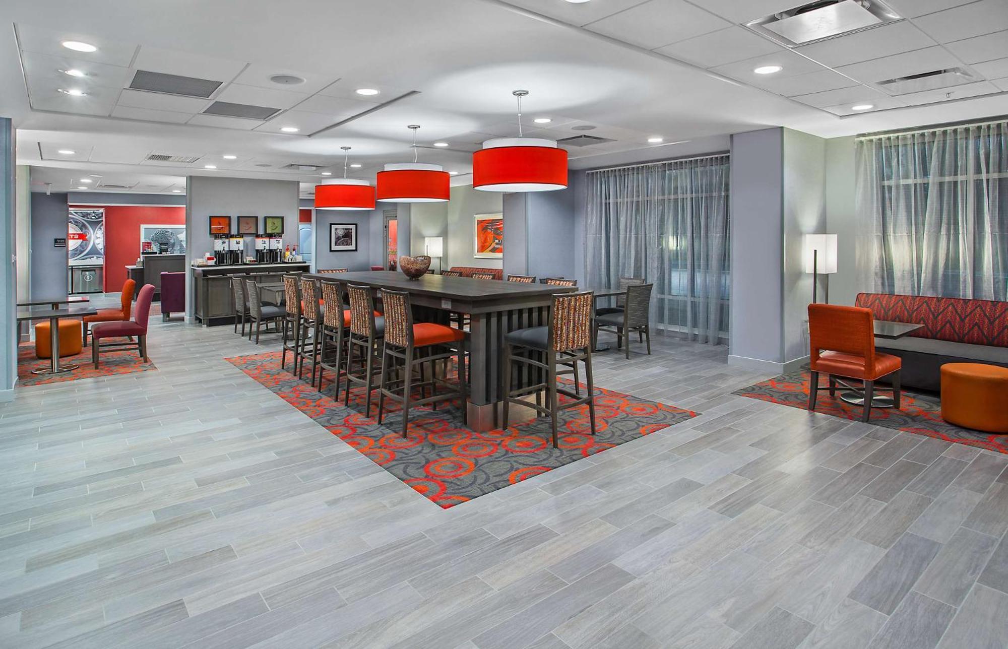 Hampton Inn Вансен Екстериор снимка